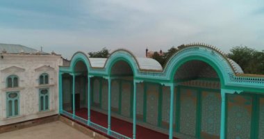 Sitorai Mohi-Hosa Sarayı 'nın avlusunun panoraması. Buhara Emiri 'nin kır evi..