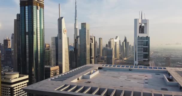 Young Man Walks Roof Skyscraper Helipad Dubai Uae Sunny Day — Stock Video