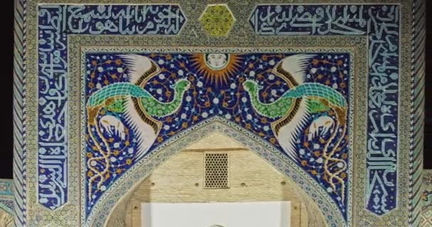Drone Malam Hari Dekat Gerbang Utama Kompleks Bukharanadir Divanbegi Bukhara — Stok Video