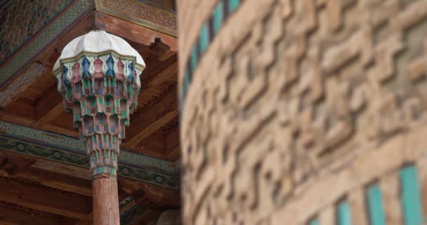 Primer Plano Columnas Ornamentos Del Antiguo Complejo Bolo Khauz Uzbekistán — Vídeo de stock