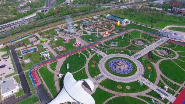 Drone Flies Public Amusement Park Sunny Day Aerial View — Stock Video