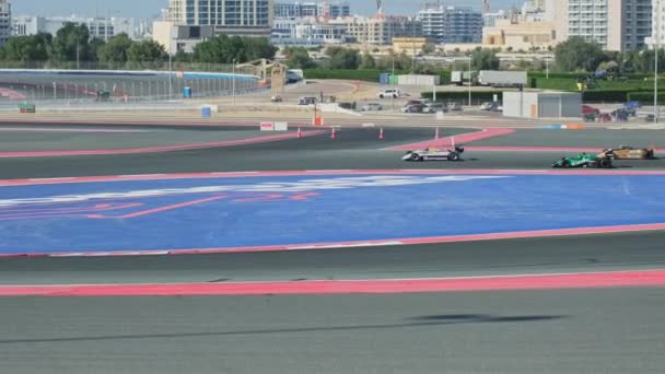 두바이 아랍에미리트 2024 트랙에 스포츠 자동차 슬로우 — 비디오