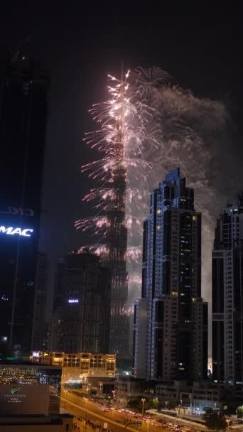 Vertical Shooting Dubai Skyscraper New Years Fireworks Slow Motion — Stock Video