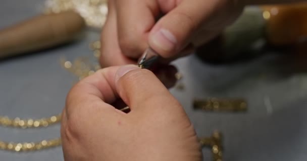 Showroom Ett Smycke Butik Med Smycken Vinden Ringar Armband Halsband — Stockvideo