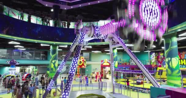 Taschkent Usbekistan 2022 Drohnenflüge Kinderfahrgeschäfte Freizeitpark Antenne Zeitlupe — Stockvideo