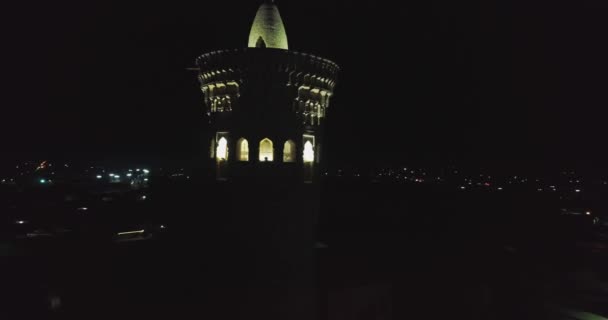 Drone Voa Noite Torno Torre Antigo Complexo Kalyan Minaret Bukhara — Vídeo de Stock