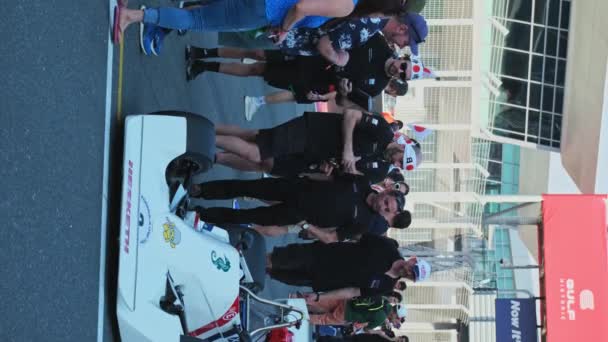 Dubai Vae 2024 Sportwagen Team Inspiziert Start Vor Dem Rennen — Stockvideo
