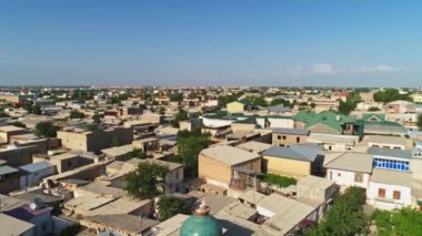 Chor Minor 'un etrafında bir dron uçuyor, Khalif Niyaz-kul' un Madrasah 'ı. Eski Buhara, Özbekistan. Güneşli bir yaz günü. Hava Görünümü.