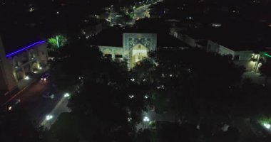 Geceleri BukharaNadir Divanbegi kompleksinin ana kapısında insansız hava aracı. Buhara, Özbekistan, Havadan görünüm.