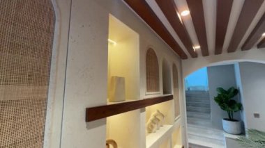 Dubai 'de pahalı bir özel villada banyo. Yavaş Hareket