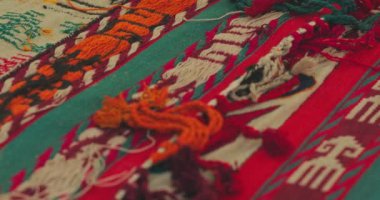 El yapımı Semerkand halılarının detaylı planı antik klasik teknolojiye göre yapıldı. Yaklaş Özbekistan.