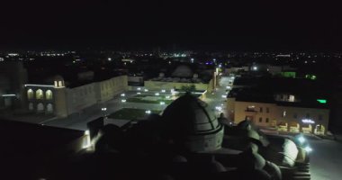 Eski bir kompleks Lyab-i Hauz.Bukhara, Özbekistan, hava manzaralı İHA 'nın gece uçuşu.