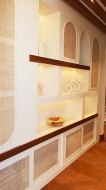 Dubai 'de pahalı bir özel villada koridor. Yavaş Hareket.