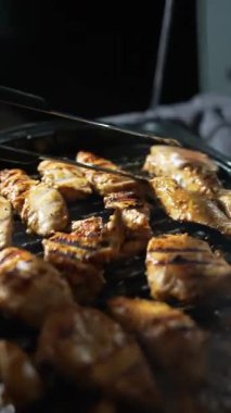 Mangal kömüründe ızgara et. Kapat, Yavaş Hareket