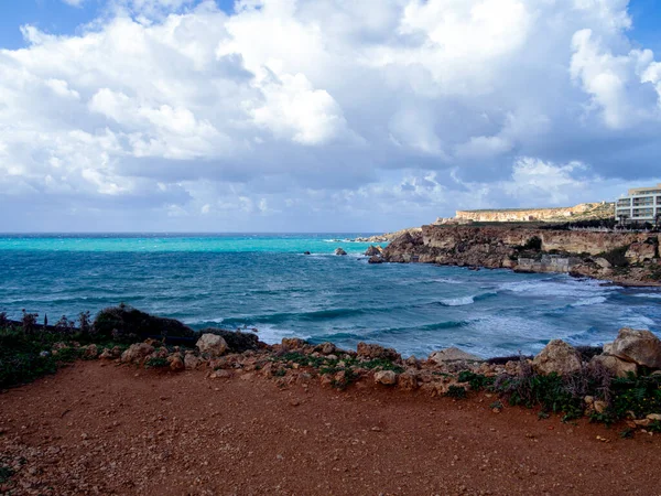 Golden Bay Plajı Malta Adaları Peyzaj Rüzgarlı Bulutlu Hava Stok Resim