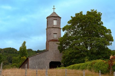 Şili Gölü Bölgesi Chiloe takımadasındaki geleneksel ahşap kilise.
