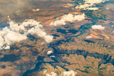 Birleşik Devletler 'de bir kanyondaki nehrin havadan görünüşü