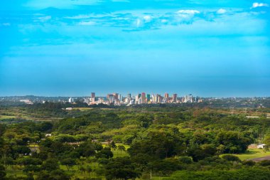 Brezilya 'nın Foz do Iguazu şehrinin silüeti