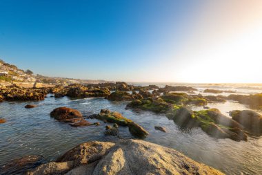 Şili 'nin V Bölgesi Maitencillo sahil beldesinin panoramik manzarası