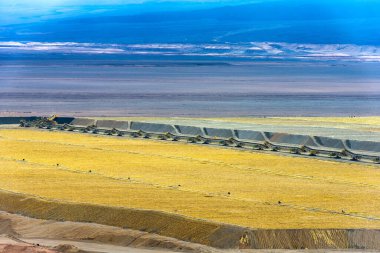 Şili 'de bir bakır madeninde taşınabilir şerit makineleri