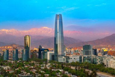 Santiago de Chile Andları arkadaki ile panoramik