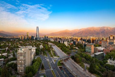 Santiago de Chile Andları arkadaki ile panoramik