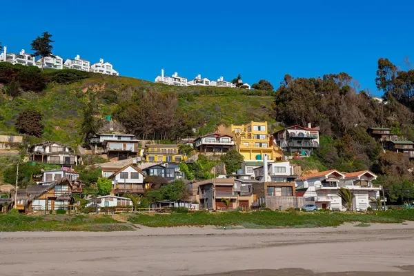 Şili 'nin V Bölgesi Maitencillo sahil beldesinin panoramik manzarası