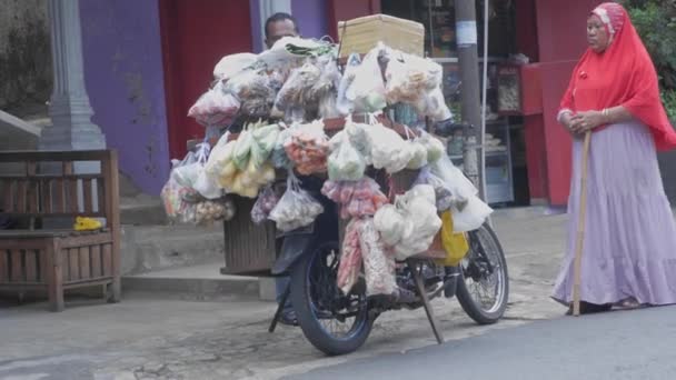 Маланг Индонезия Мая 2023 Года Мусульманка Платке Делает Покупки Продавца — стоковое видео