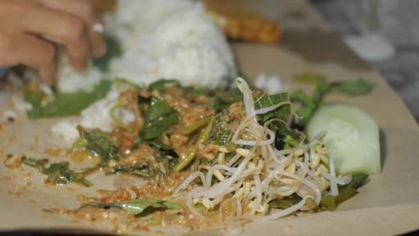 Pecel Rice Traditional Indonesian Food Consisting Vegetables Bean Sprouts Mustard — Stock Video