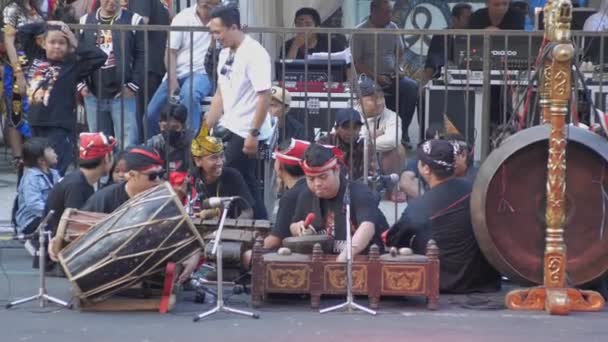 Malang Indonesia Mayo 2023 Músicos Con Instrumentos Javaneses Tradicionales Saber — Vídeo de stock