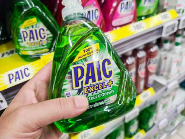 Puilboreau, Fransa - 14 Ekim 2020: Bir Fransız süpermarketinde El Seçimi Bulaşık Ürünleri 