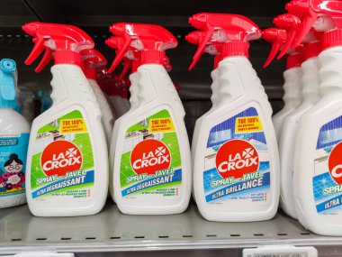 Puilboreau, Fransa - 14 Ekim 2020: Household Temizlik Ürünleri sırası, Ajax javel, bir Fransız süpermarketinde