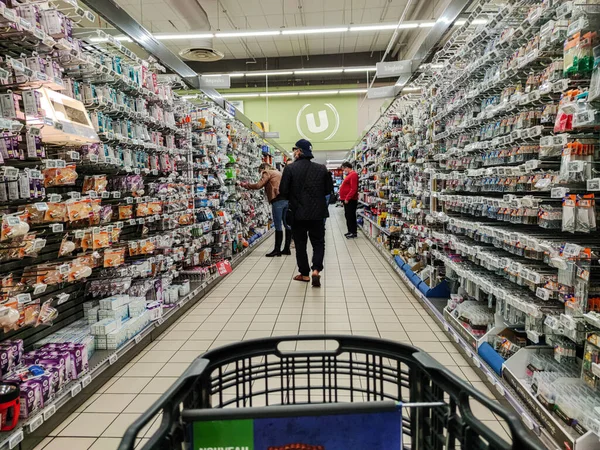 Puilboreau Francia Octubre 2020 Compradores Pasillo Bombillas Suministros Eléctricos Supermercado — Foto de Stock