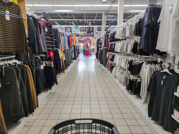 Puilboreau Fransa Ekim 2020 Fransız Süpermarketinde Kıyafet Bölümü Genel Görünümü — Stok fotoğraf