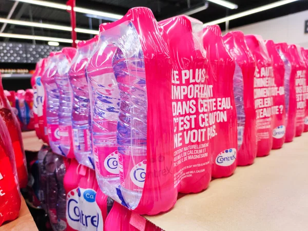 Surgeres Frankrike Oktober 2020 Selektivt Fokus Contrex Märkesvatten Inne Målbutik Stockbild