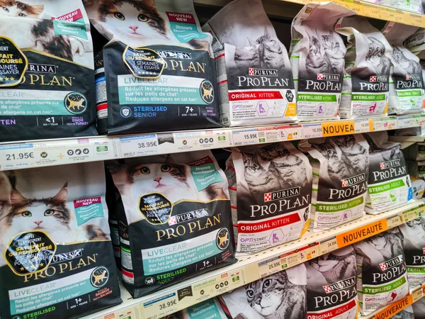 Surgeres France October 2020 Purina Premium Kibble Section French Pet Royalty Free Stock Images