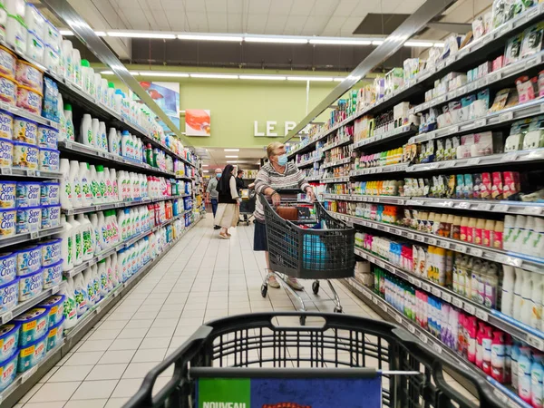 Puilboreau França Outubro 2020 Vista Geral Corredor Produtos Domésticos Supermercado Fotos De Bancos De Imagens