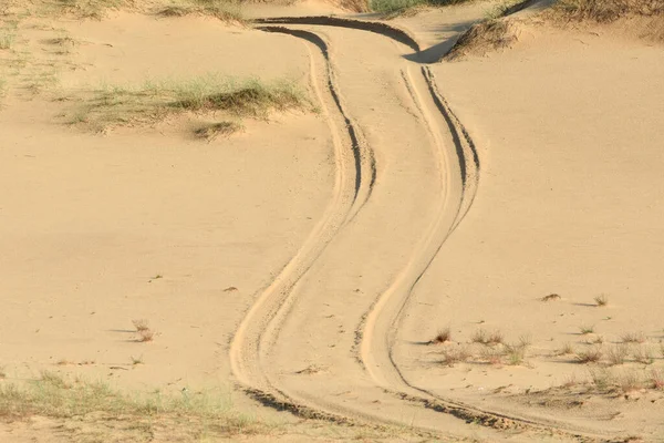 Дорога Через Пустыню Следы Автомобиля Песке — стоковое фото