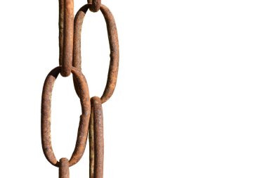 Beyaz arka planda eski bir zincir, izole. Paslı metal zincir halkaları.