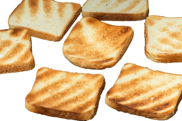 Kömür ızgarasında tost yapıyorum. Beyaz arkaplanda izole.
