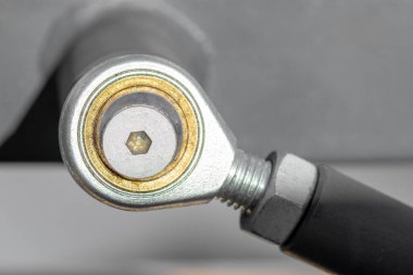 Metrik çinko kaplama başlık vidaları, yakın plan fotoğraf. Güç kolları için mekanik eklem.