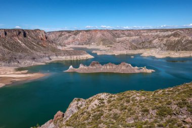 Atuel Nehri ve Valle Grande Reservoir Kanyonu yakınlarındaki San Rafael, Mendoza bölgesi, Cuyo bölgesi, Arjantin