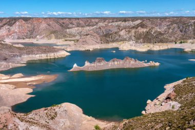 Atuel Nehri ve Valle Grande Reservoir Kanyonu yakınlarındaki San Rafael, Mendoza bölgesi, Cuyo bölgesi, Arjantin