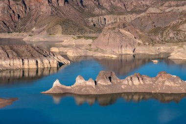 Atuel Nehri ve Valle Grande Reservoir Kanyonu yakınlarındaki San Rafael, Mendoza bölgesi, Cuyo bölgesi, Arjantin