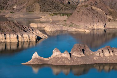 Atuel Nehri ve Valle Grande Reservoir Kanyonu yakınlarındaki San Rafael, Mendoza bölgesi, Cuyo bölgesi, Arjantin