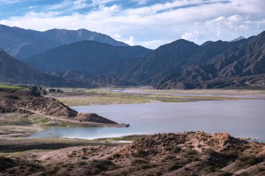 Rezervuar Barajı Potrerillos (Embalse Dique Potrerillos), Mendoza, Arjantin