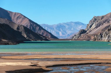 And Dağlarında Şili ve Arjantin sınırında Laguna Serena (La Laguna Serena)