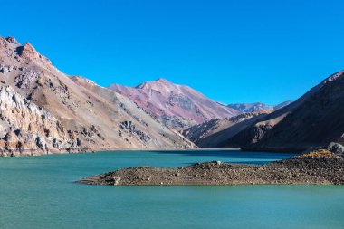 And Dağlarında Şili ve Arjantin sınırında Laguna Serena (La Laguna Serena)