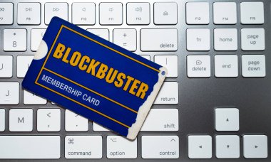 Bilgisayar klavyesinde blockbuster üyelik kartı