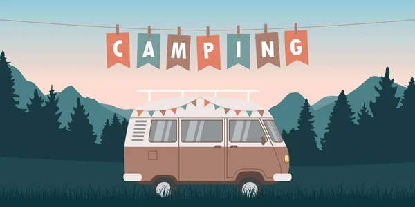 Camper Van Zielonej Łące Widokiem Góry Camping Przygoda Wektor Ilustracja — Wektor stockowy